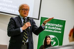 Global Political Messaging - Tomohiko Taniguchi-10